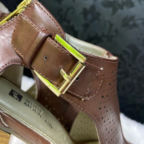 WHITE MOUNTAIN brown shoes.Perfect for fall!! - Picture 6 of 13